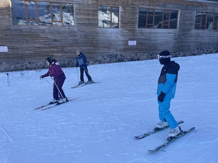 Tatilciler, Kartalkaya'da kayak yaptı