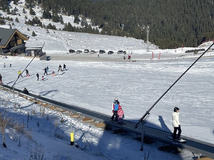 Tatilciler, Kartalkaya'da kayak yaptı