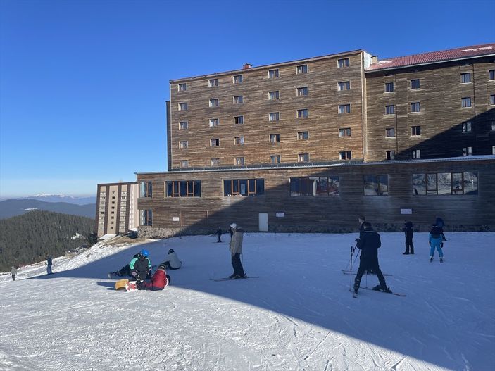 Tatilciler, Kartalkaya'da kayak yaptı