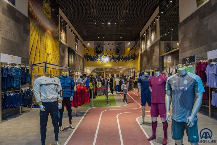 Cristiano Ronaldo'nun formaları satışa çıktı