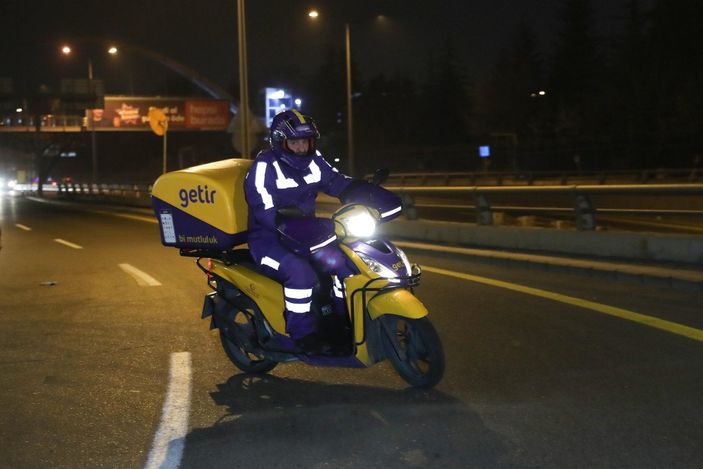 d Mustafa Varank yeni yıla kurye olarak girdi