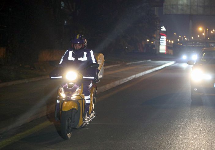 d Mustafa Varank yeni yıla kurye olarak girdi