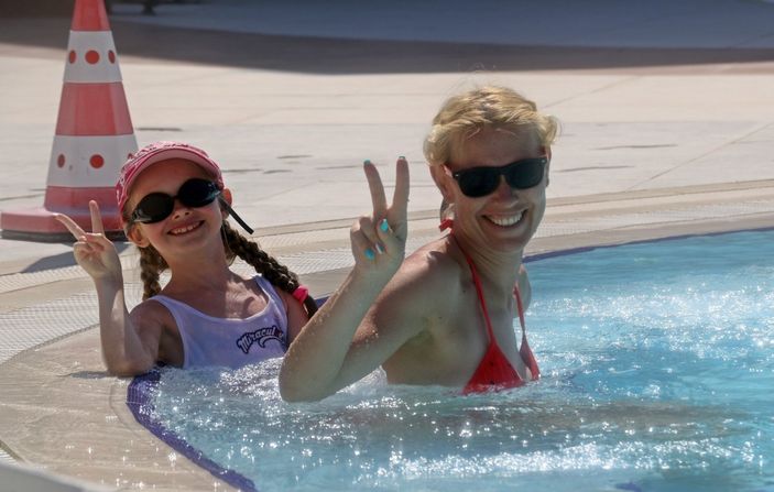 Antalya'ya yılın ilk gününde 64 uçakla 9 bin 27 turist geldi