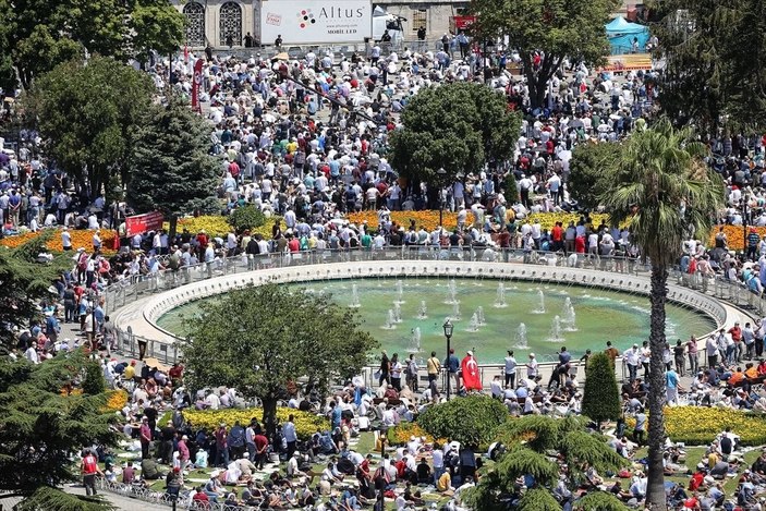 Ayasofya Camii'ne 2022'de ziyaretçi akını 