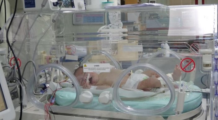 Burdur’da kapı önüne terk edilen bebek tedavi altında