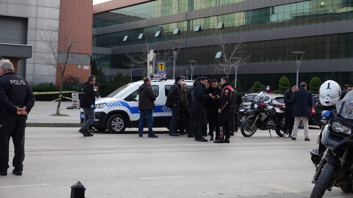 Bursa’da 2 kişiyi öldürüp 1 kişiyi yaralayan polis, hakim karşısına çıktı