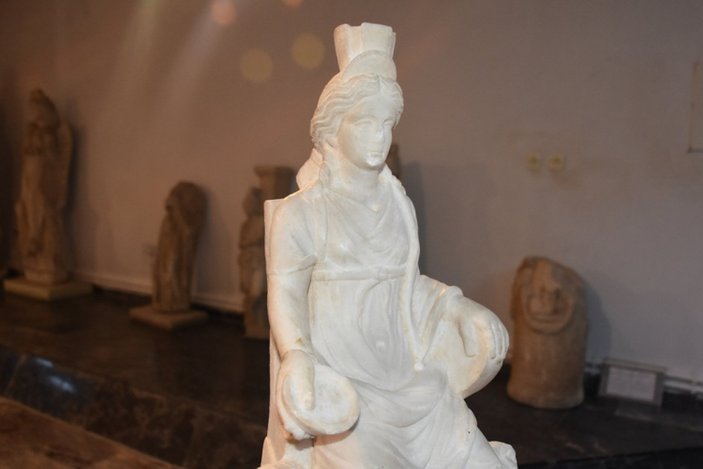 Anadolu'dan kaçırılan 1700 yıllık Kibele heykeli, Afyonkarahisar'da sergilenecek