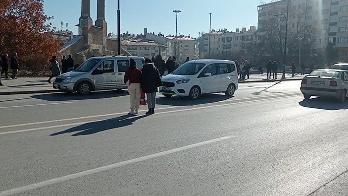 Sivas'ta vatandaş merakı zincirleme kazaya neden oldu