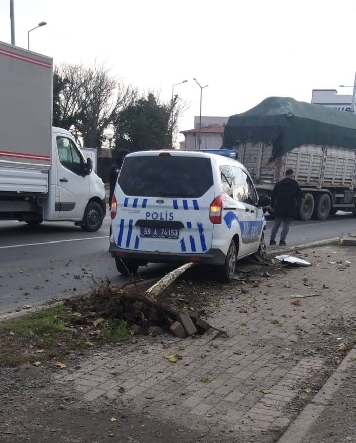 i Tekirdağ'da polis, 'dur' ihtarına uymayan aracı kovalarken kaza yaptı