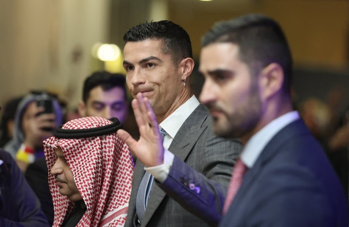 Cristiano Ronaldo, Al Nassr ile sözleşme imzaladı