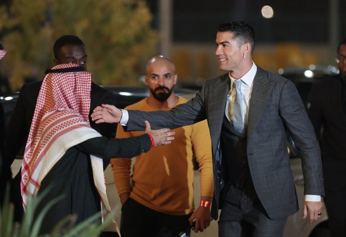 Cristiano Ronaldo, Al Nassr ile sözleşme imzaladı