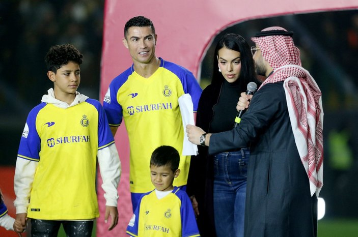 Cristiano Ronaldo, Al Nassr ile sözleşme imzaladı