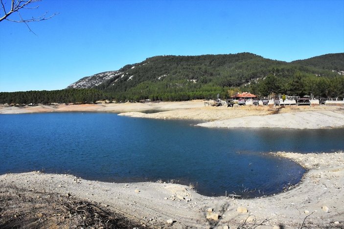 Muğla'daki Ula Göleti 50 metre çekildi