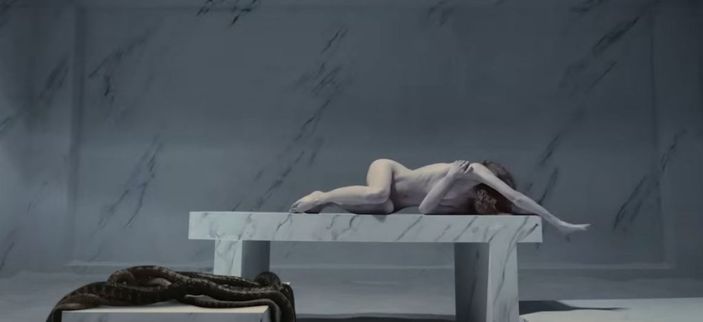 Serenay Sarıkaya ve Burak Deniz'den çıplak poz