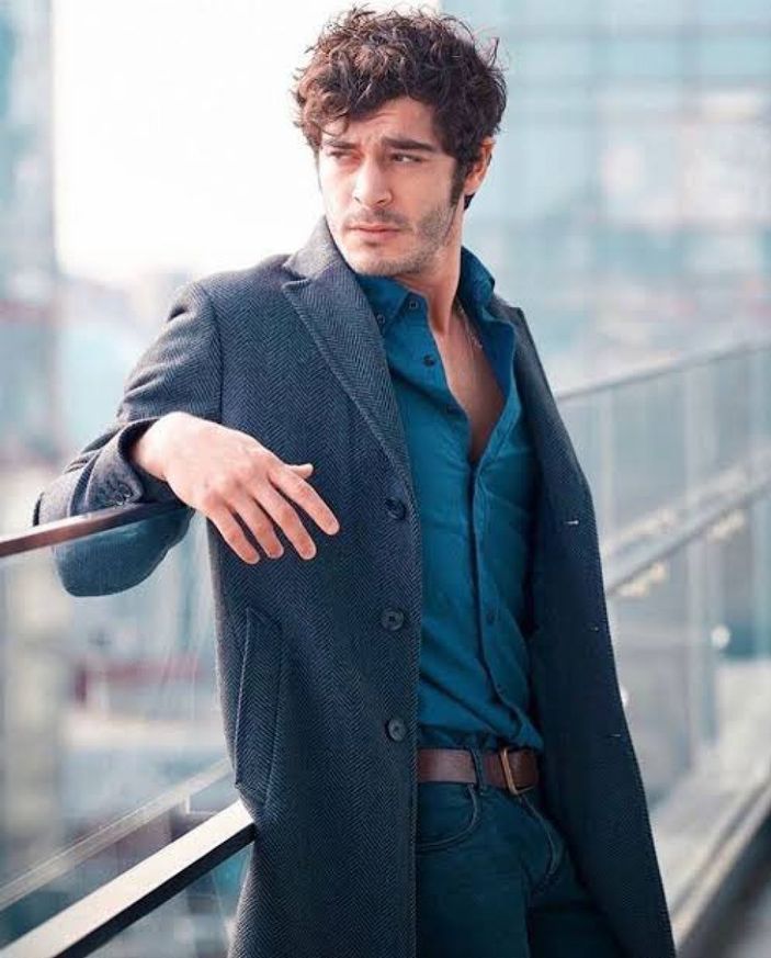 Serenay Sarıkaya ve Burak Deniz'den çıplak poz