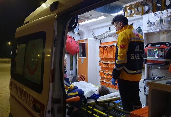 Bitlis'te ambulans uçak, körlük riski bulunan çocuk için havalandı