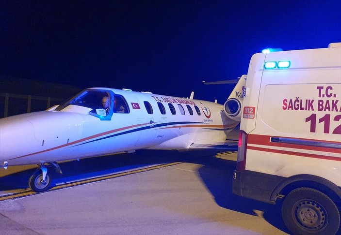 Bitlis'te ambulans uçak, körlük riski bulunan çocuk için havalandı