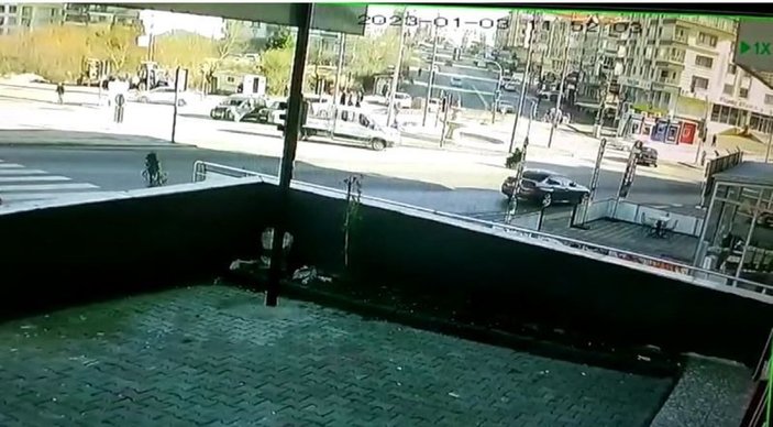 Ankara'da akülü sandalyeli engelli adama çarpan kamyonet kamerada