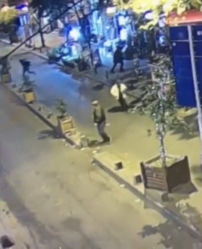 Beyoğlu'nda, suikast silahı ile husumetlisini vurdu