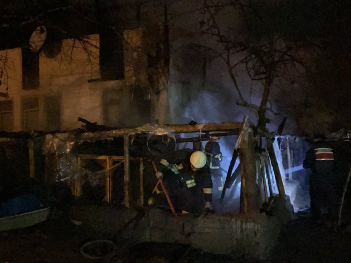 Çankırı'da ev ve kümes yandı: 45 küçükbaş hayvan telef oldu