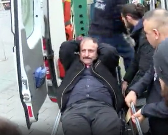 Sarhoş yolcu, Taksim metrosunda raylara düştü