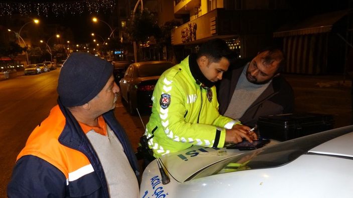 Antalya’da iki otomobil çarpıştı, alkollü sürücü polise zor anlar yaşattı