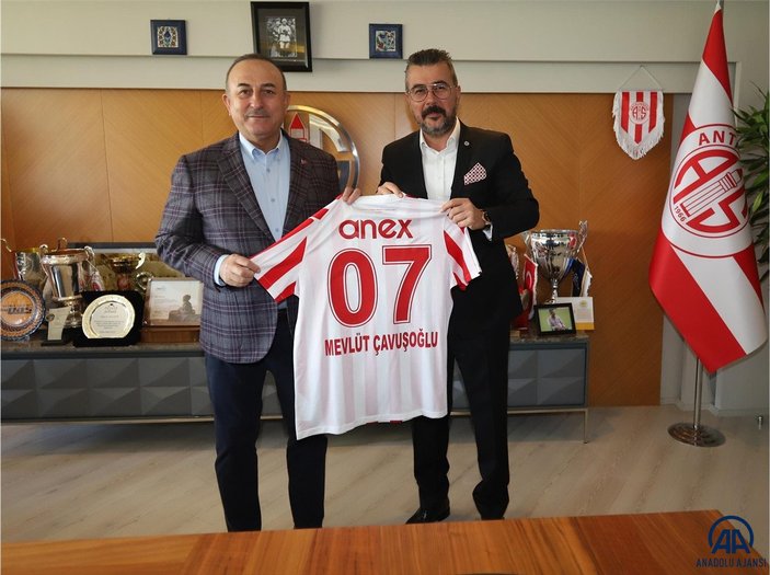 Mevlüt Çavuşoğlu, Antalyaspor'u ziyaret etti