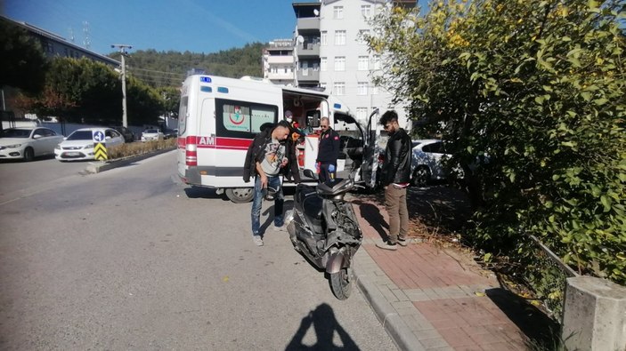 Antalya'da kaza yaptığı motosikletini bırakmak istemedi 