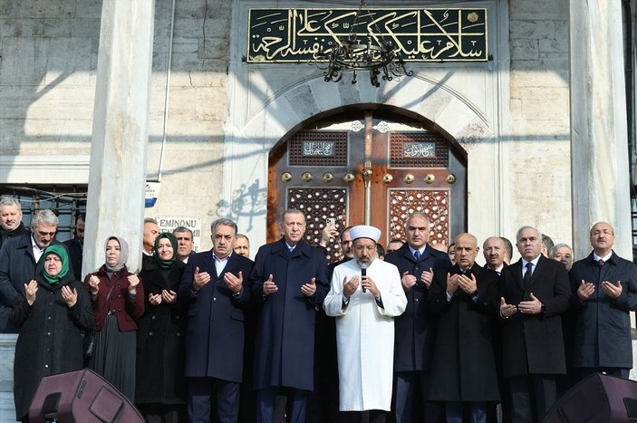 Cumhurbaşkanı Erdoğan, İstanbul'da Yeni Camii'yi ibadete açtı