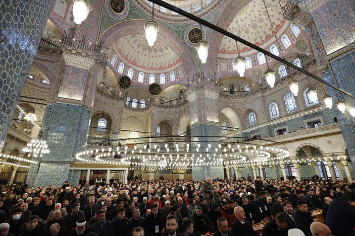 Cumhurbaşkanı Erdoğan, İstanbul'da Yeni Camii'yi ibadete açtı