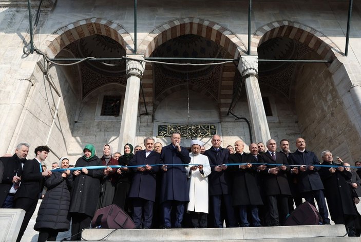 Cumhurbaşkanı Erdoğan, İstanbul'da Yeni Camii'yi ibadete açtı