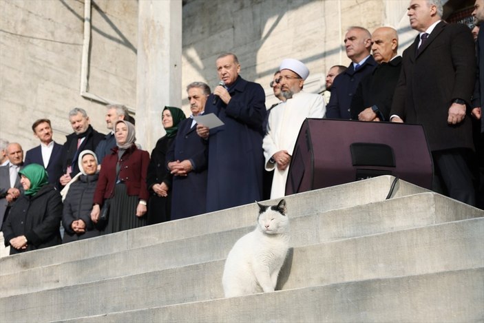 Cumhurbaşkanı Erdoğan, İstanbul'da Yeni Camii'yi ibadete açtı