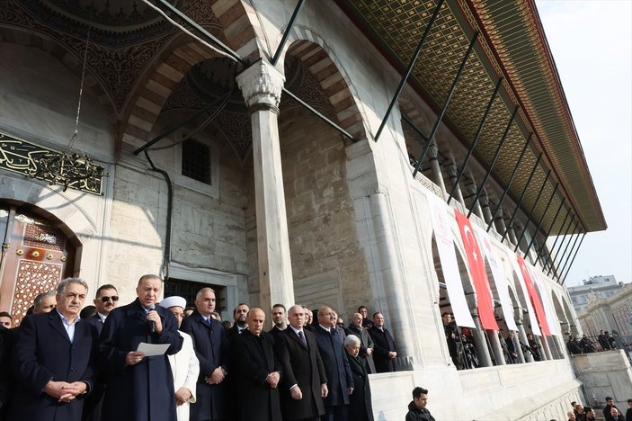 Cumhurbaşkanı Erdoğan, İstanbul'da Yeni Camii'yi ibadete açtı