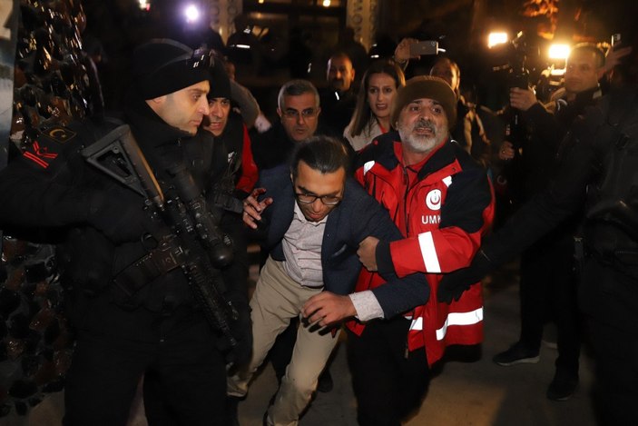 Sarıkamış'ta bir otelin tavanı çöktü: Yaralılar var