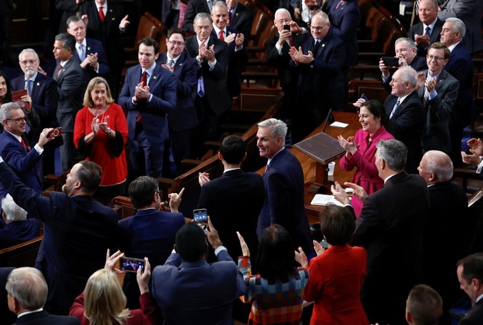 Kevin McCarthy, 15'inci turun sonunda Temsilciler Meclisi Başkanı oldu