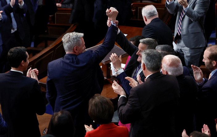 Kevin McCarthy, 15'inci turun sonunda Temsilciler Meclisi Başkanı oldu