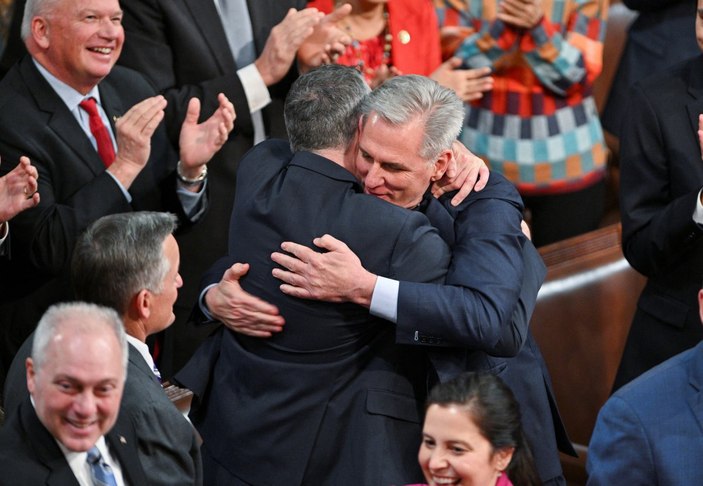 Kevin McCarthy, 15'inci turun sonunda Temsilciler Meclisi Başkanı oldu