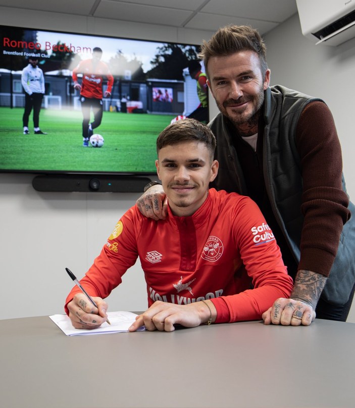 David Beckham'ın oğlu Romeo, Brentford'a transfer oldu