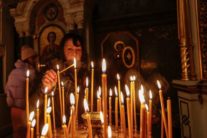 Ukrayna'da savaşın gölgesinde Noel Bayramı kutlandı 