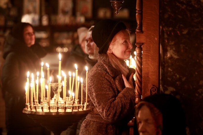 Ukrayna'da savaşın gölgesinde Noel Bayramı kutlandı 