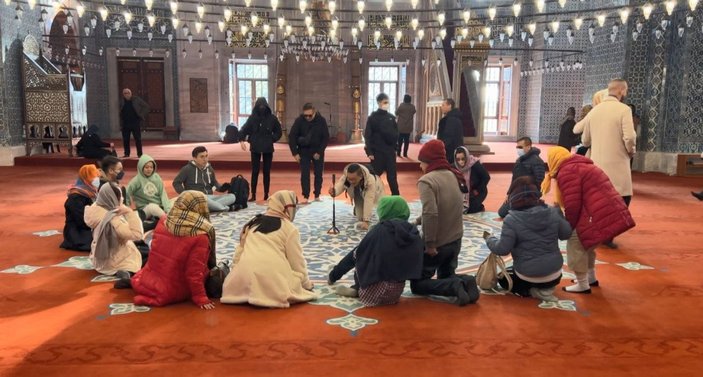 Yeni Camii restorasyonun bitmesi ile ziyaretçi akınına uğradı 