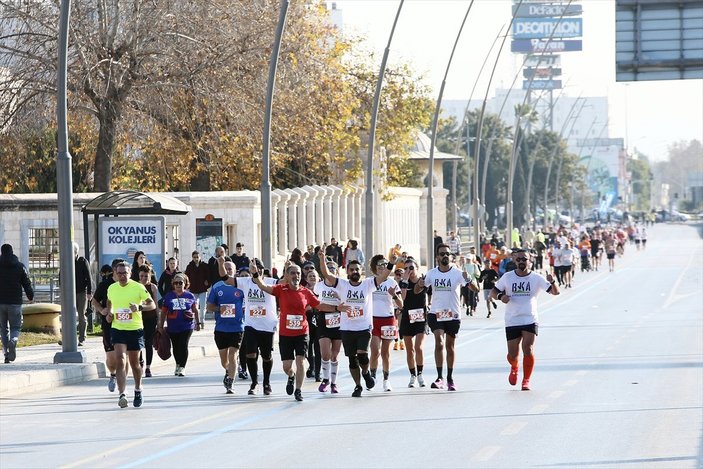 Adana'daki maratonda koşuculara ciğer ikram edildi
