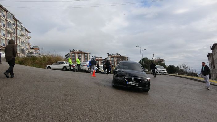 Sinop’ta kaza yaptı, aracı yol ortasında bırakıp kaçtı