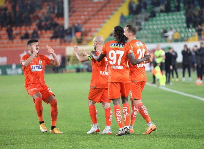 Alanyaspor, Trabzonspor'a fark attı