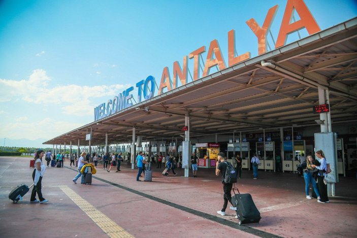 Antalya'da 'gurbetçi tatilci' rekoru kırıldı 