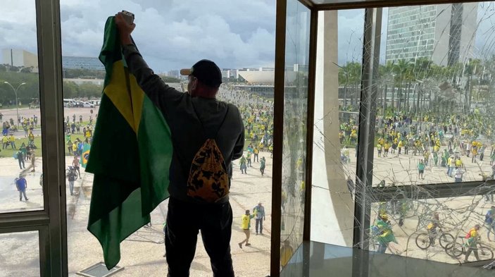 Brezilya'da baskınların ardından görevden alma dalgası başladı