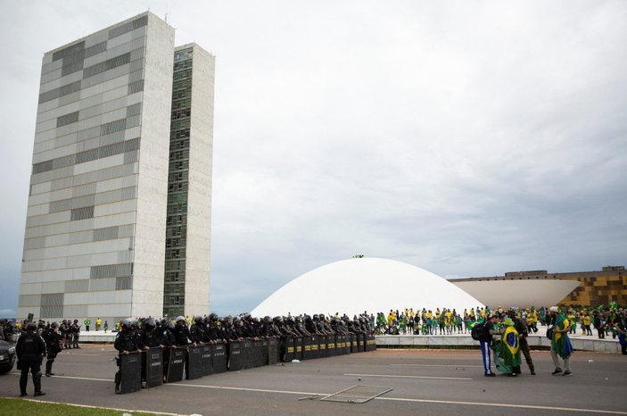 Jair Bolsonaro, Kongre binası baskınına tepki gösterdi