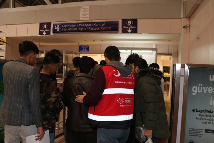 Erzurum’da, 272 kaçak göçmen ülkelerine gönderildi 