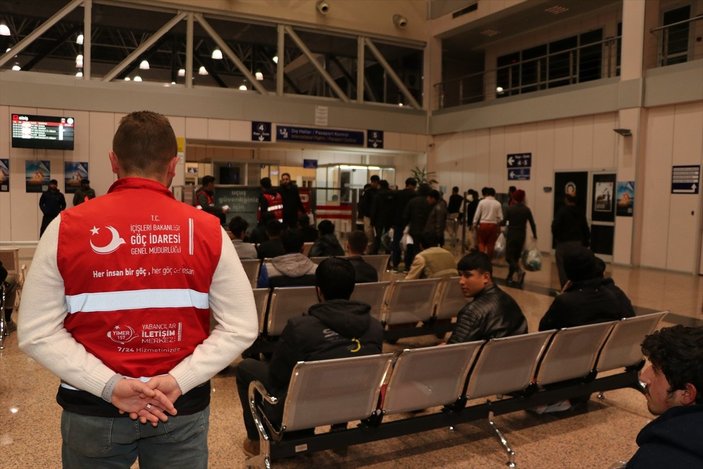 Erzurum’da, 272 kaçak göçmen ülkelerine gönderildi 