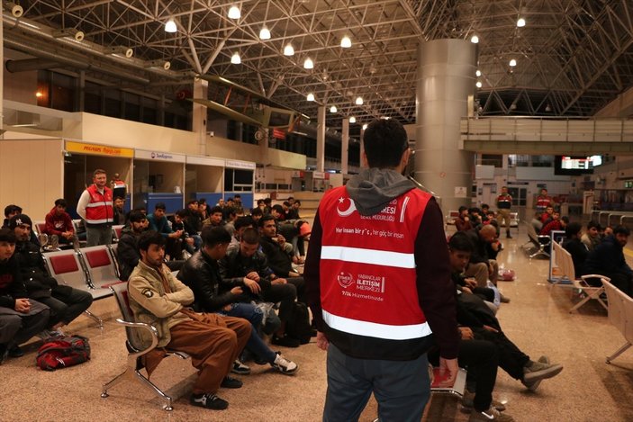 Erzurum’da, 272 kaçak göçmen ülkelerine gönderildi 